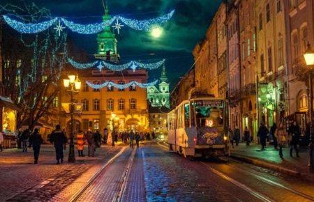 Історії маленьких вчинків, що творять велике добро: про що мовить Перше різдвяне радіо у Львові?