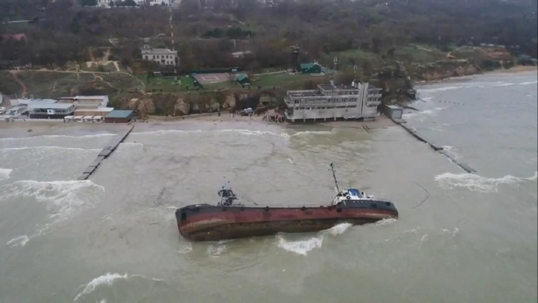Власник затонулого в Одесі танкера «Delfi» перешкоджає евакуації — Криклій