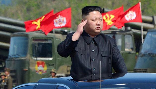 Ким Чен Ын приказал военным и производителям оружия готовиться к войне