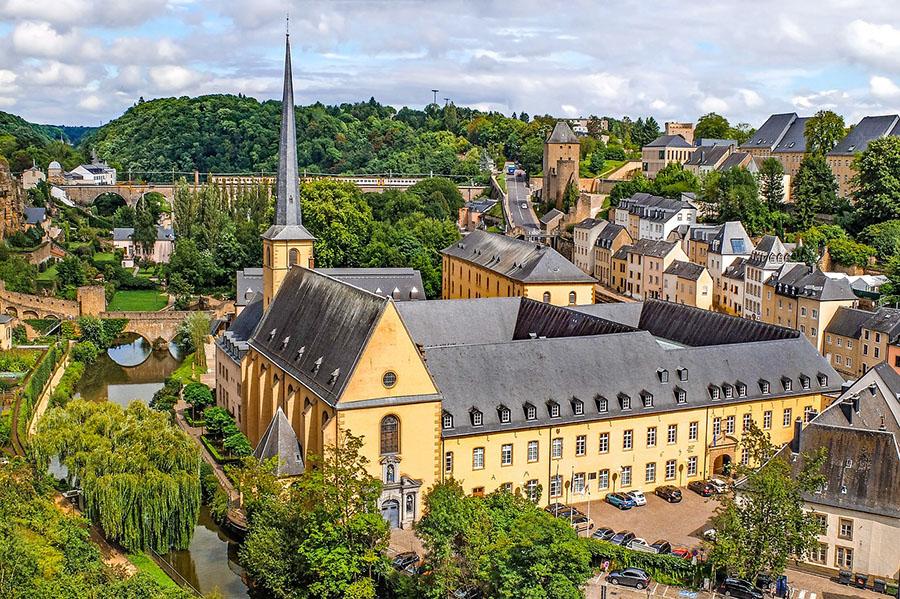 Люксембург открыл границы для украинских туристов — Кулеба