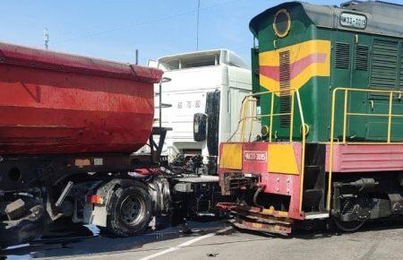 На Київщині потяг зіштовхнувся із вантажівкою