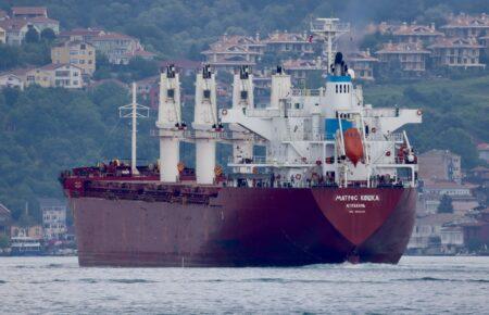 Україна попросила Туреччину перевірити ще три російські кораблі, які могли вивозити крадене зерно — Reuters