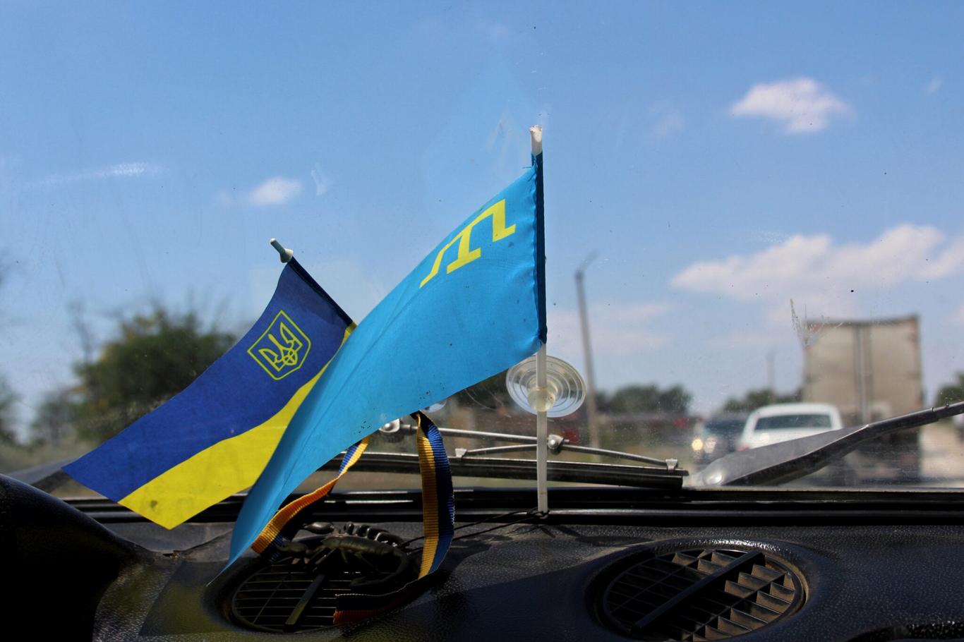 Дуже важливо, щоб кримськотатарський прапор був поруч з українським національним — Ескендер Барієв