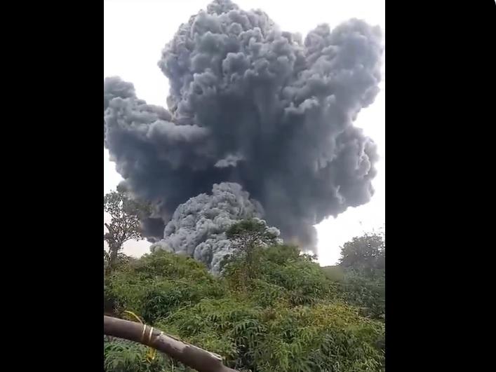 В Индонезии во время извержения вулкана погибли 11 альпинистов, 12 пропали без вести, а 49 ранены