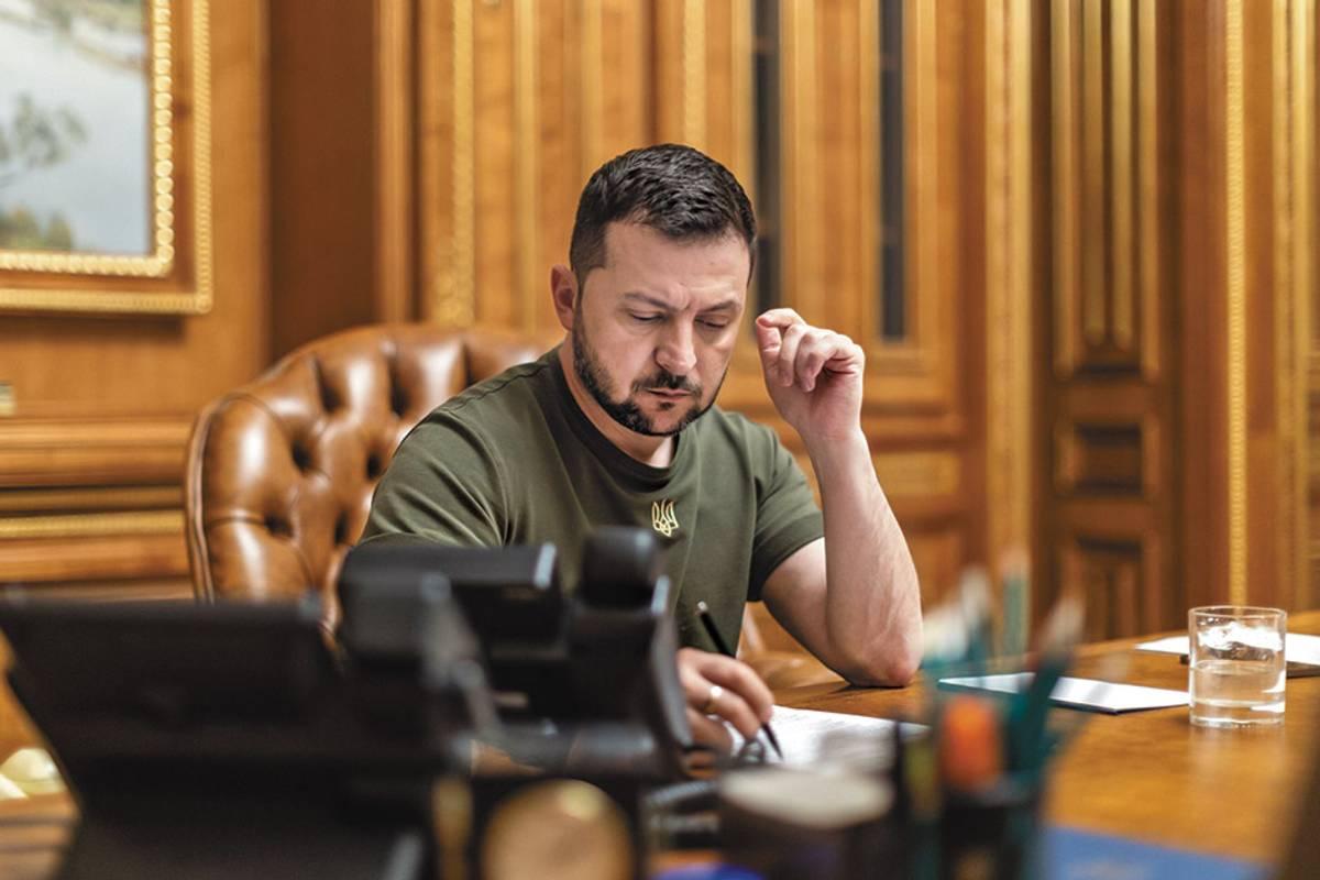 Зеленський обговорив з Байденом надання військової допомоги Україні