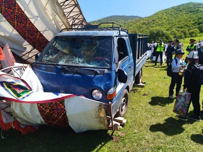 У Киргизстані вантажівка збила 29 школярів, семеро в реанімації