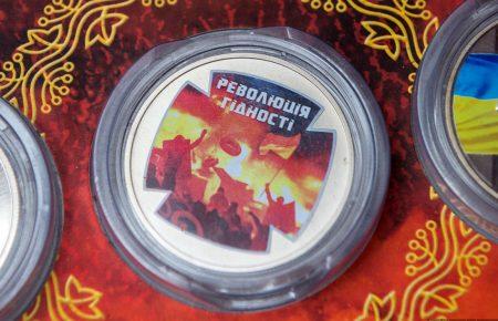 У Криму продають сувеніри із зображенням Небесної сотні та Революції гідності