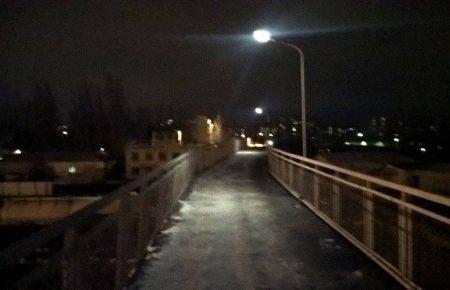 Активіст добився освітлення залізничного моста в Херсоні