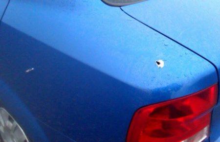 На блокпості бойовики стріляли по цивільному авто — тяжко поранений чоловік