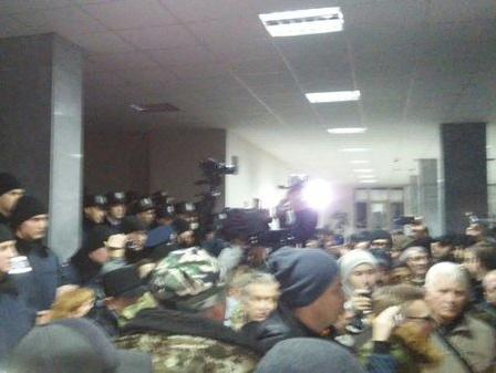 У Кривому Розі протестувальники зайняли міську раду