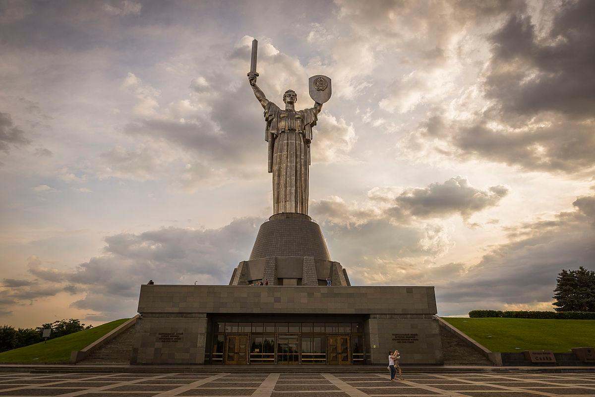 З монументу «Батьківщина-мати» приберуть герб СРСР — В’ятрович