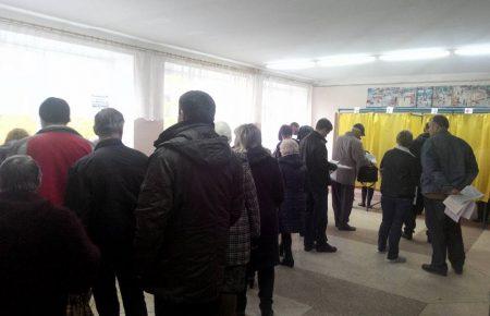 Вибори у Дніпрі — виборці без прописки, каруселі, агітки біля дільниць