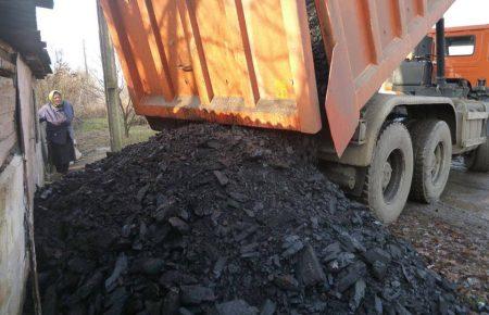 У селище Північне біля ДАП волонтери доставили 46 тонн вугілля для місцевих