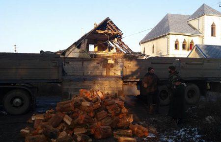 У Пісках живуть 16 мирних жителів: літні люди та жінка з дитиною — волонтер