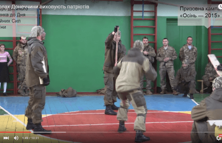 Українські десантники влаштували змагання у школі Красного Лиману —  відео