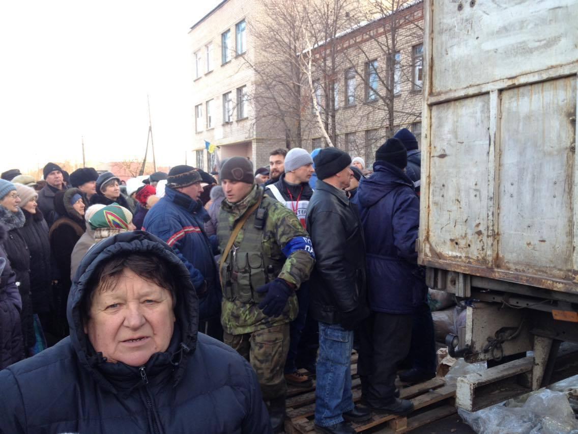 Люди дерутся за гуманитарную помощь, — журналистка