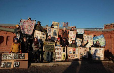 Російські активісти показали світові, що в країні «НЕ МИР»