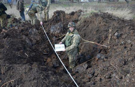 Зайцеве всіяне воронками, з ранку по селищу випущено біля ста мін, — штаб