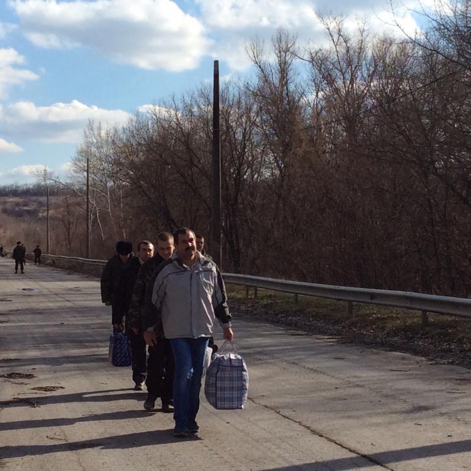 З полону звільнено троє заручників, доля четвертого вирішується — Геращенко