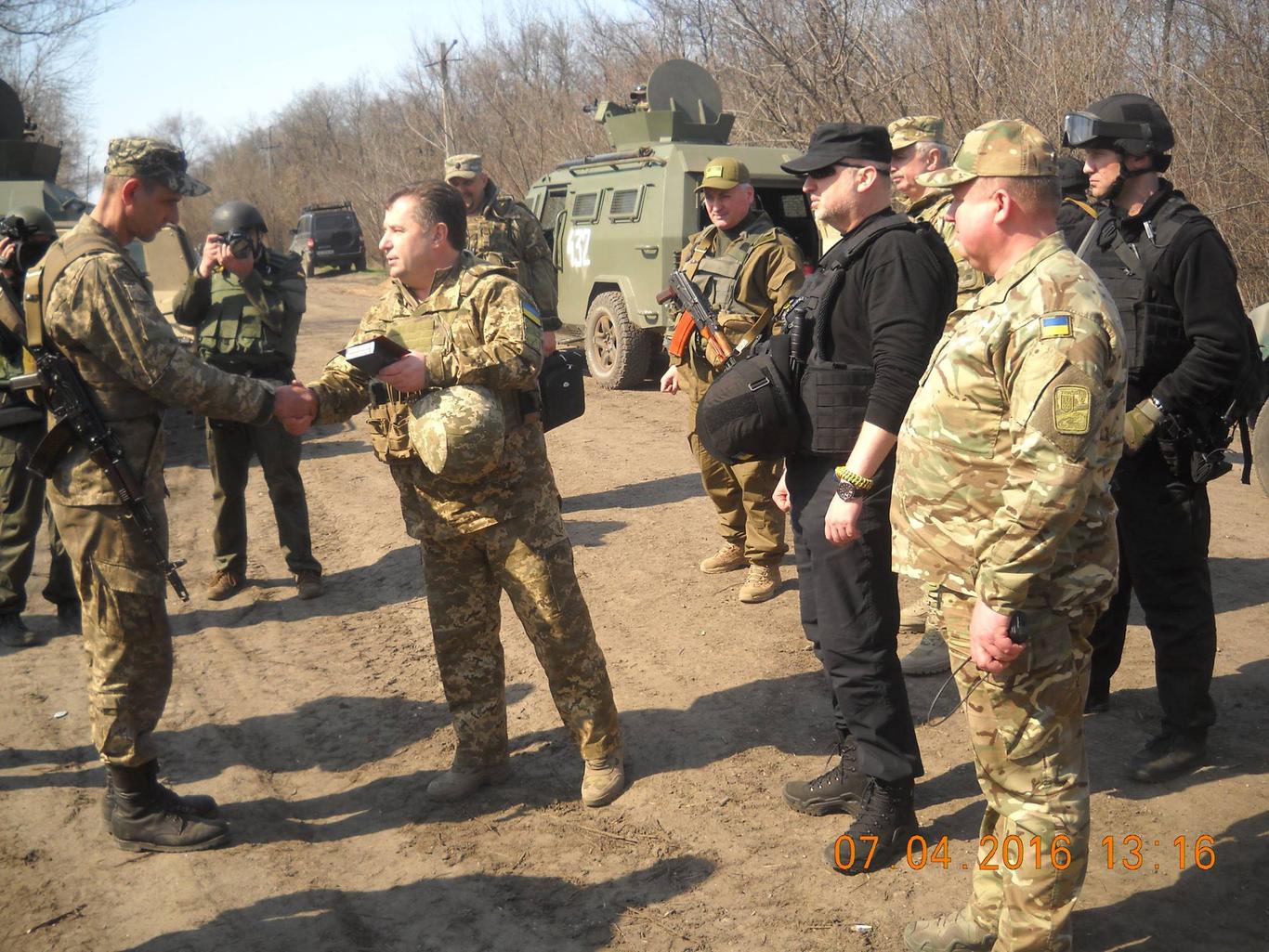 Прес-центр АТО описав, як міністр оборони «заохотив» військових в Авдіївці