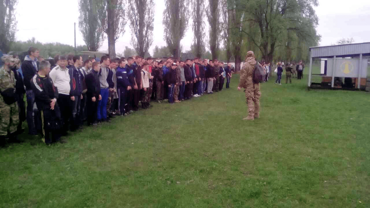 Бійці Яроша провели військовий вишкіл для школярів випускних класів