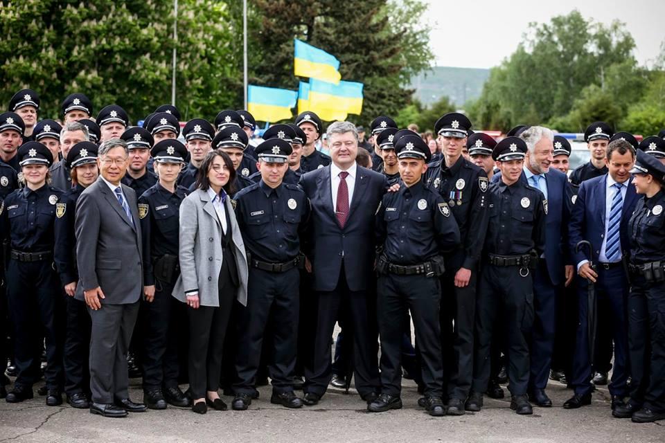 Що Президент говорив на присязі поліції у Краматорську?