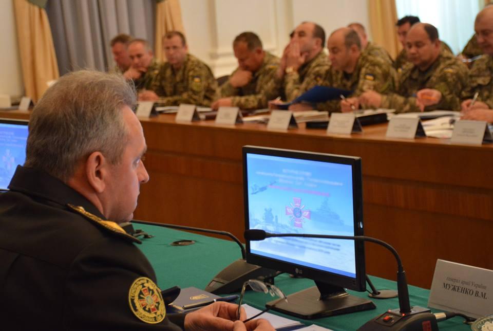 Муженко замінить 11 районних та 12 обласних військових комісарів