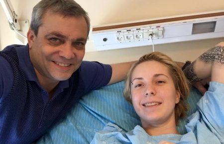 Волонтерка Зінкевич з лікарні написала, що почуває себе «трошки краще»