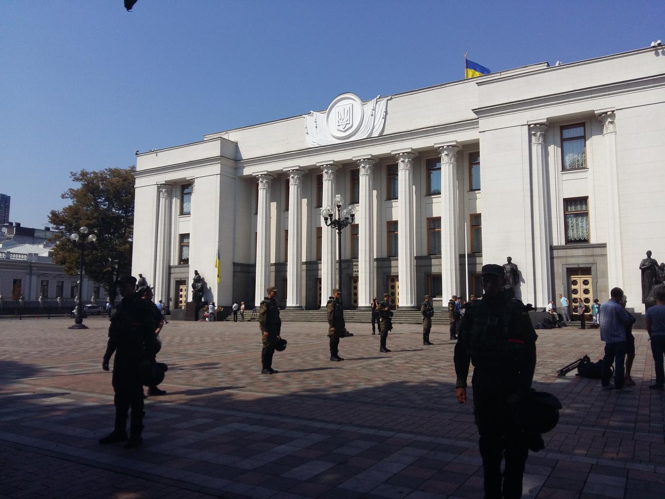 Жалобна тиша під ВР (фоторепортаж)