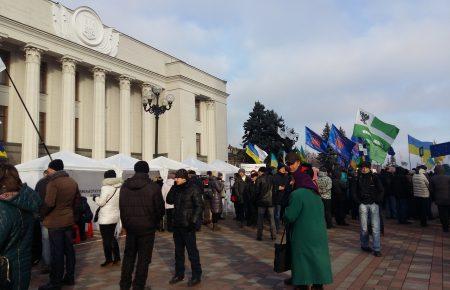 Просто неба під ВР громадяни писали свої запити до депутатів