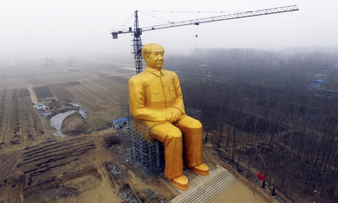 У Китаї збудували гігантську статую Мао Цзедуна, якого звинувачують у голоді