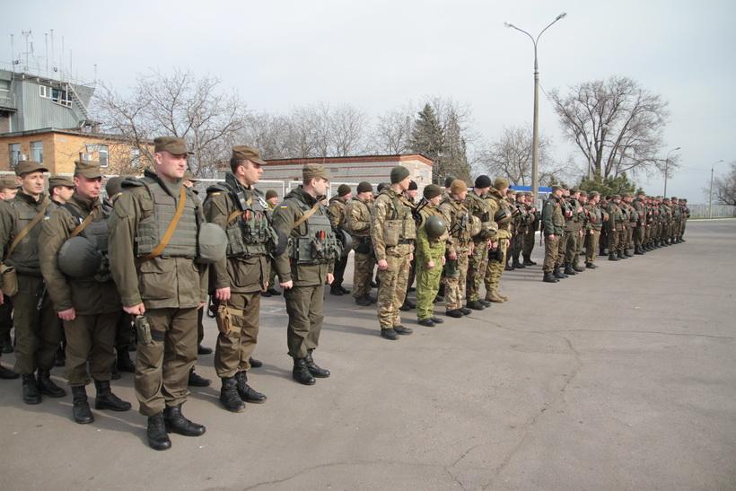 У Маріуполі нацгвардійці 4-ї хвилі мобілізації вирушили додому