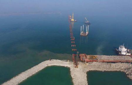 Керченський міст, якого не існує, хочуть прикрасити орлом та грифоном