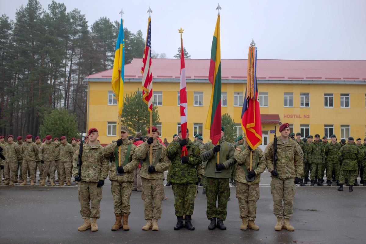 Бійці АТО разом з військовими США, Канади та Литви розпочали навчання під Львовом