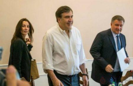 Аваков і Саакашвілі посварилися: міністр плеснув в губернатора водою