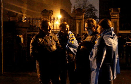 Кримські татари пікетують Адміністрацію Президента