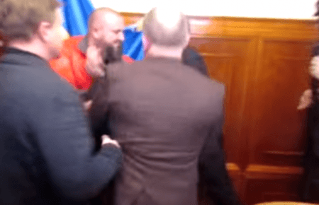Оприлюднено відео бійки у Сєвєродонецькій міській раді