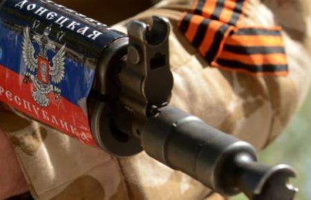 Бойовики не випускають і не впускають людей, — журналіст про Комінтернове