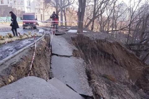 У Києві зсунувся будинок, який будувала фірма «спікера парламенту Криму»