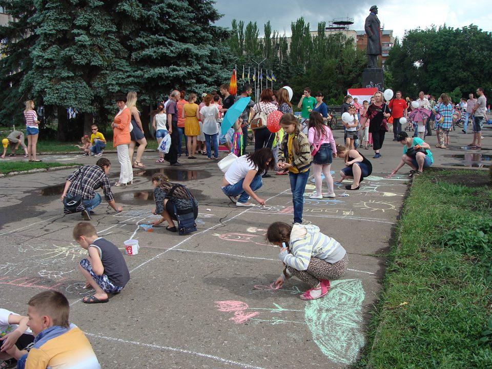 «Этих детей невероятно жалко», — волонтер о детях-переселенцах в Славянске