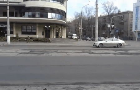 Місцеві жителі показали, як «вирує» життя на вулицях Луганська