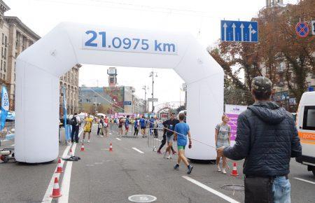 Біг завжди заряджає — учасник півмарафону в Києві