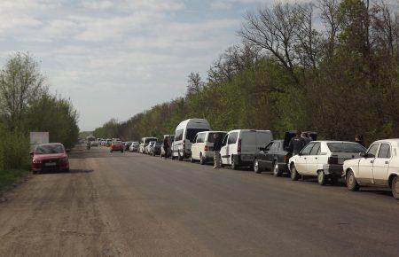 Водители авто иногда ночуют на блокпосту в Зайцево,  — перевозчики