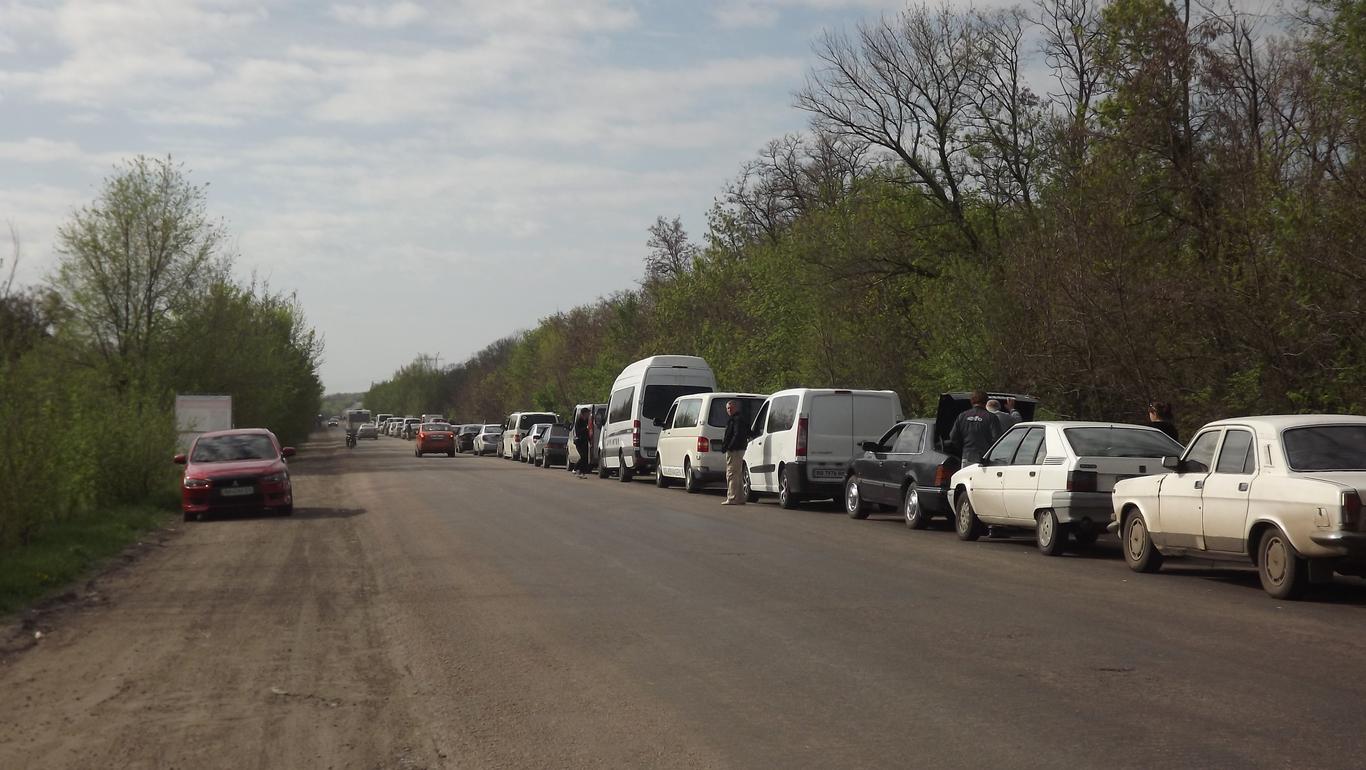 Водители авто иногда ночуют на блокпосту в Зайцево,  — перевозчики