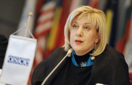 «Треба покласти край практиці затикання рота журналістам у Криму», — Міятович