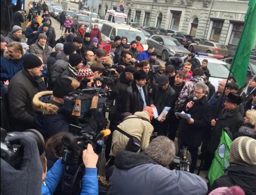 Російські далекобійники протестують під стінами адміністрації президента