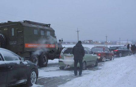 Рятувальники радять водіям брати в дорогу пісок, лопату та свічки