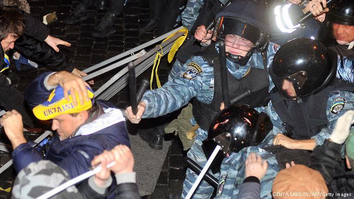 За 2 години до нічного погрому: Майдан закінчується чи ні?