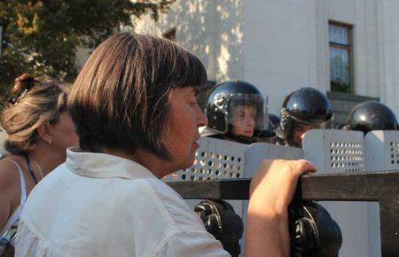 Журналісти зафіксували під Радою роздачу грошей учасникам мітингу