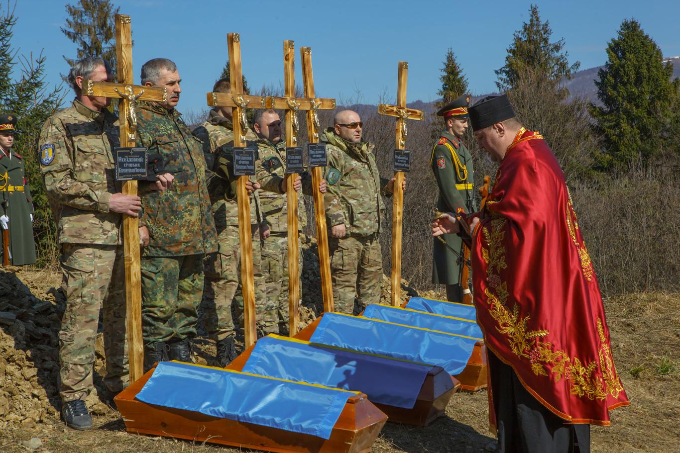 На Закарпатті перепоховали останки 5 розстріляних карпатських січовиків